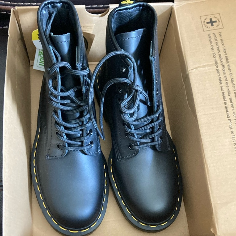 Dr. Martens 1460 SR Black size 8 women